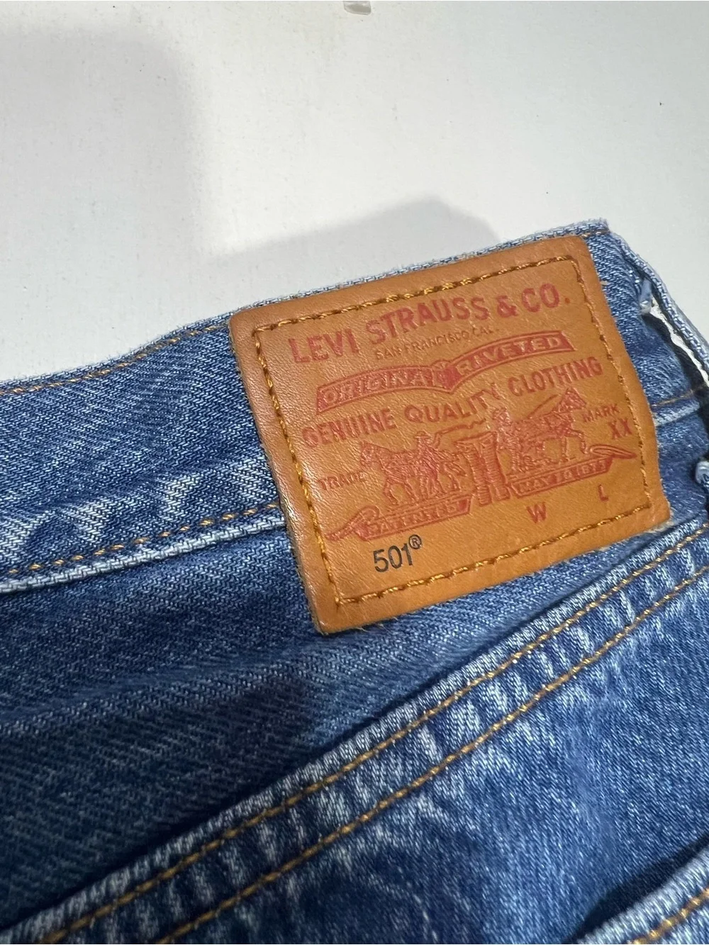 Levi's blue denim 501 Original Short in Roll Away size 30
